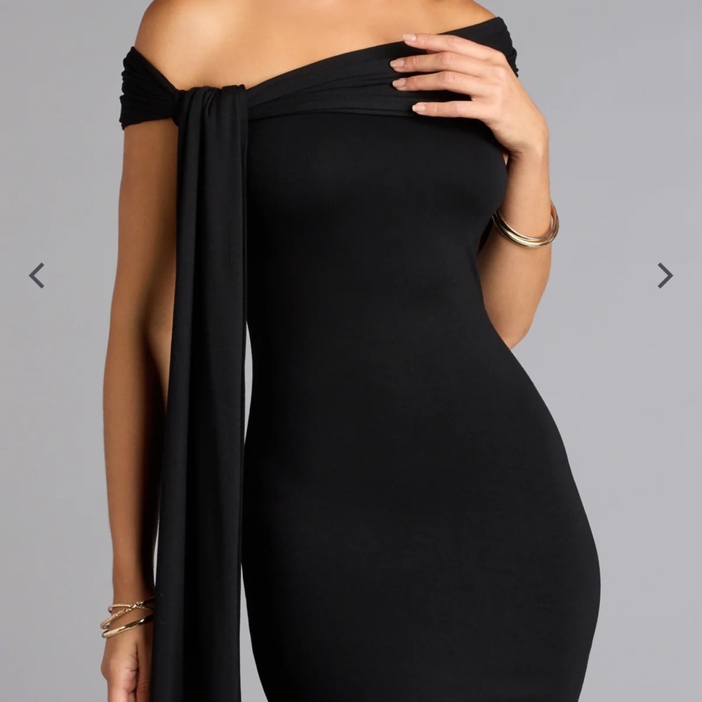 Off-Shoulder Black Midi Dress - Picture 3 of 5